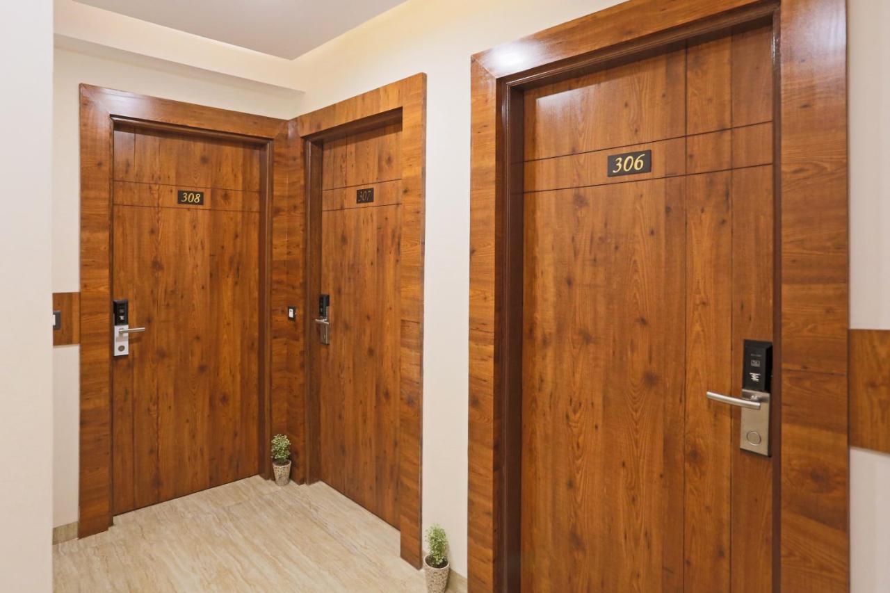 Hotel Deluxe Stay Inn - Near Delhi Airport Нью-Дели Экстерьер фото