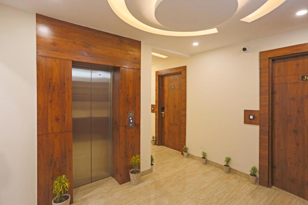 Hotel Deluxe Stay Inn - Near Delhi Airport Нью-Дели Экстерьер фото