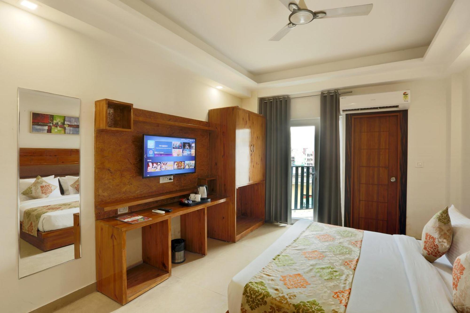 Hotel Deluxe Stay Inn - Near Delhi Airport Нью-Дели Экстерьер фото