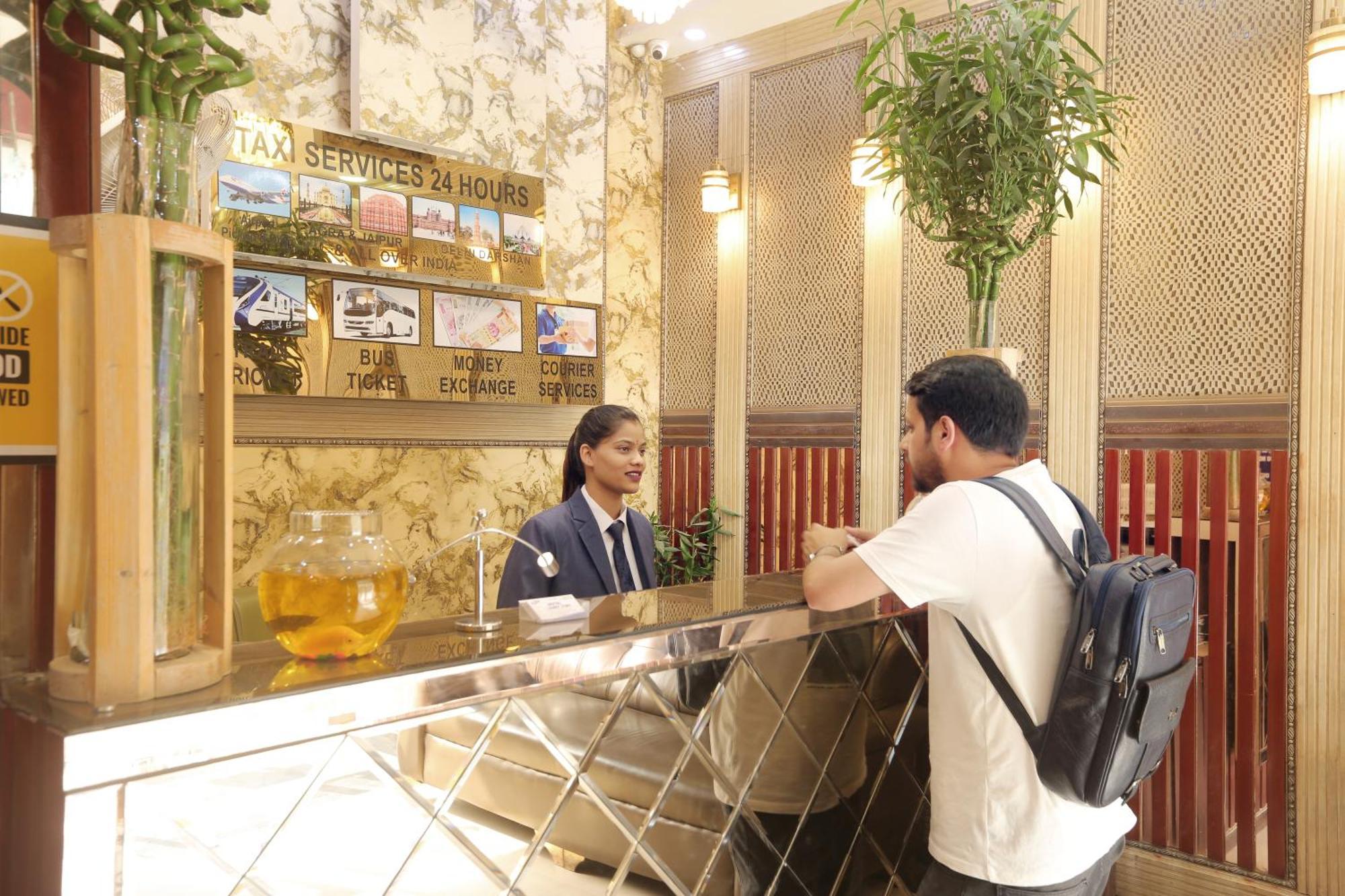 Hotel Deluxe Stay Inn - Near Delhi Airport Нью-Дели Экстерьер фото
